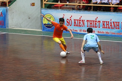 Trận chung kết bóng đá trẻ nam giữa các đội bóng.